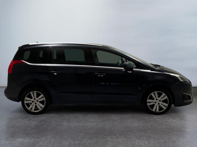 Peugeot 5008 image 3