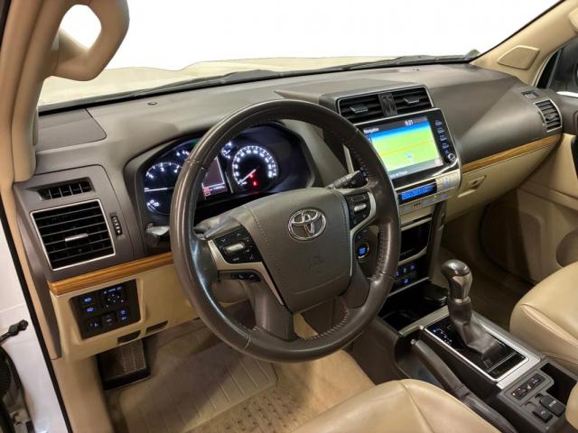 Toyota Land Cruiser image 6