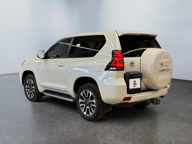 Toyota Land Cruiser image 4