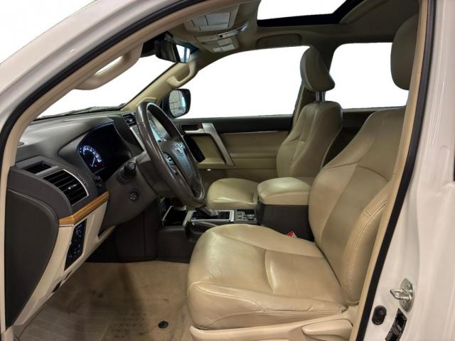 Toyota Land Cruiser image 8