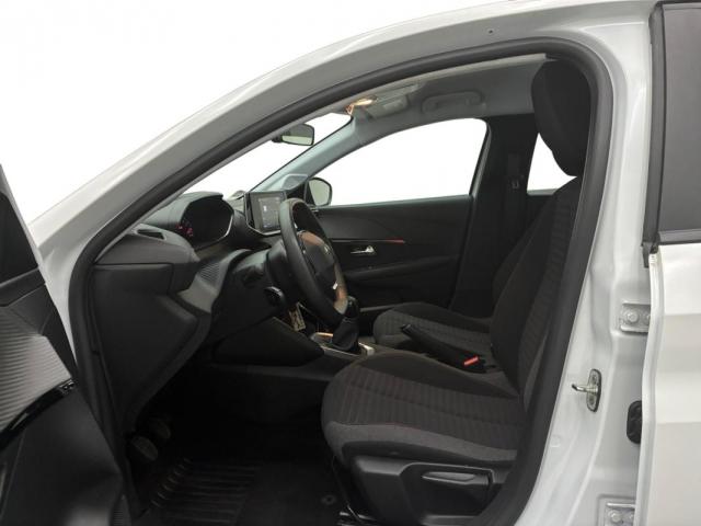 Peugeot 208 image 2