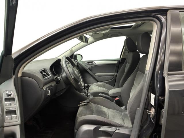 Volkswagen Golf image 6
