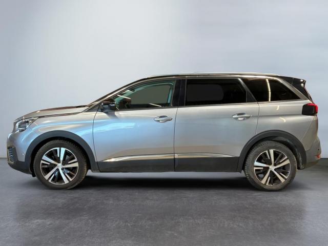 Peugeot 5008 image 1