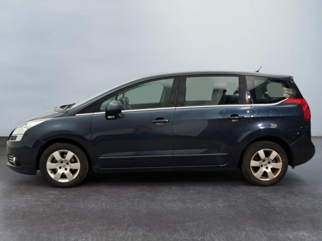 Peugeot 5008 image 1