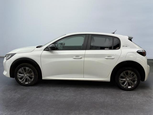 Peugeot 208 image 6