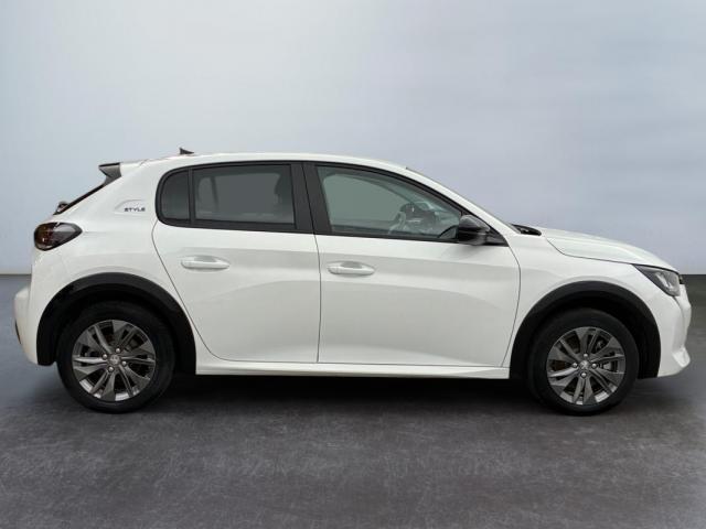 Peugeot 208 image 9