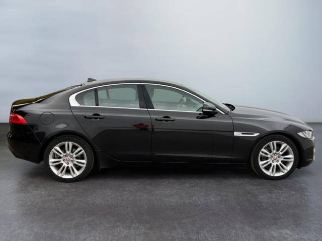Jaguar Xe image 4