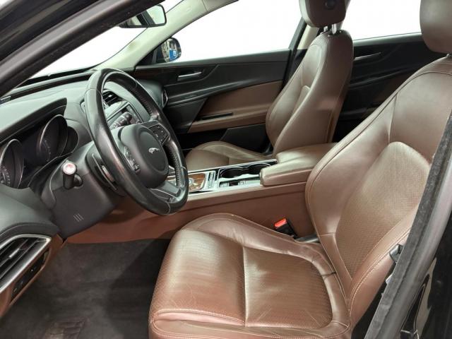 Jaguar Xe image 8
