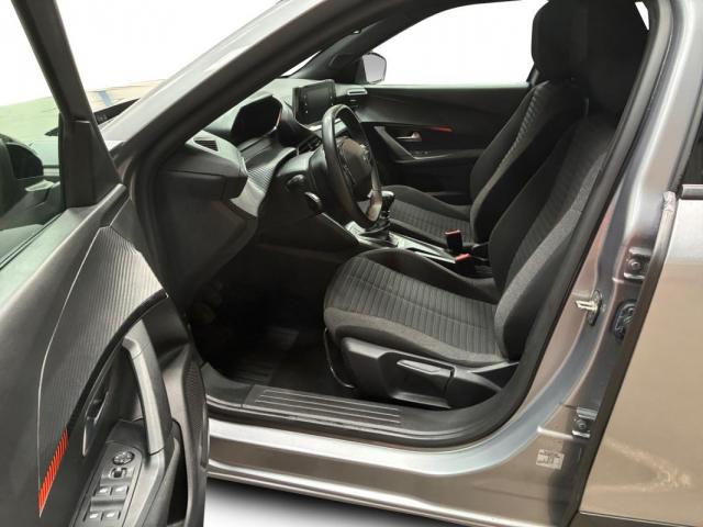 Peugeot 2008 image 2