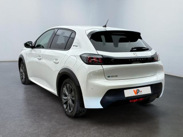 Peugeot 208 image 1