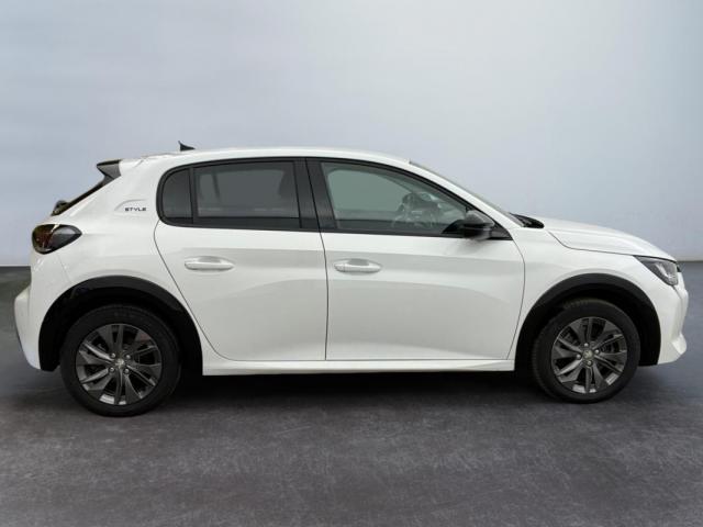 Peugeot 208 image 7