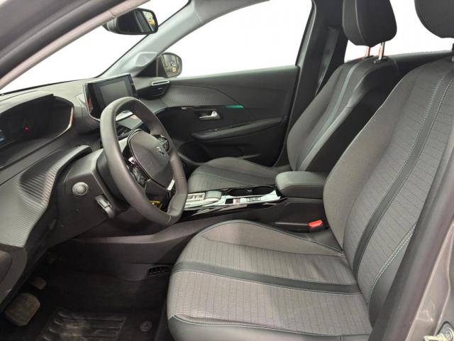Peugeot 208 image 8