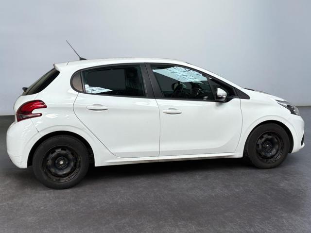 Peugeot 208 image 5