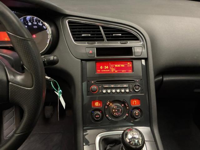 Peugeot 5008 image 1