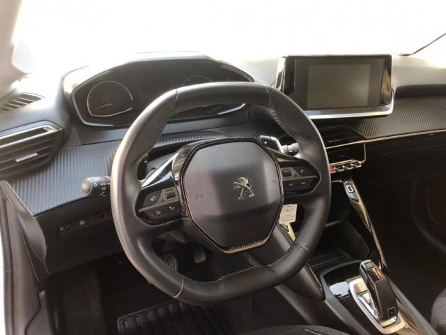 Peugeot 208 image 9
