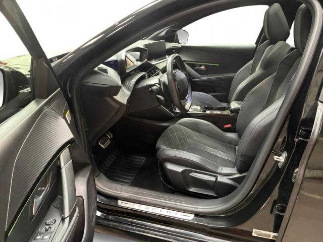 Peugeot 208 image 2