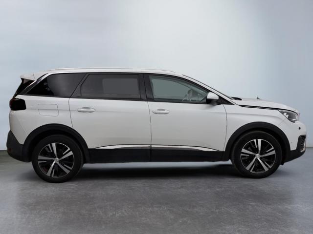 Peugeot 5008 image 9