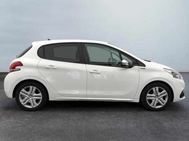 Peugeot 208 image 2