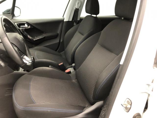 Peugeot 208 image 7