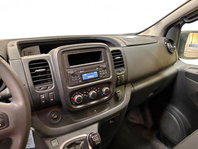 Renault Trafic image 2