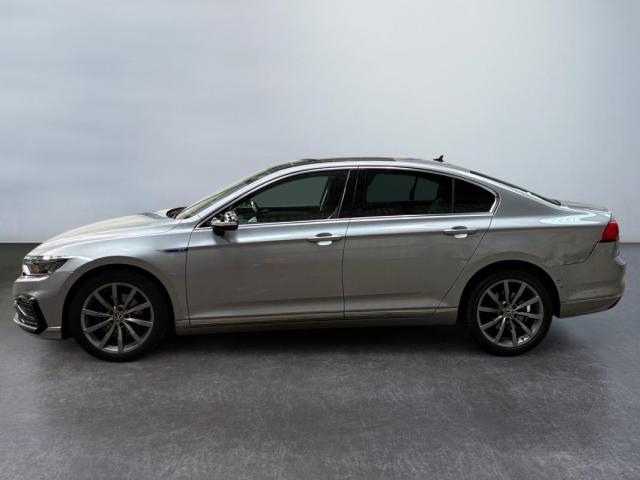 Volkswagen Passat image 8
