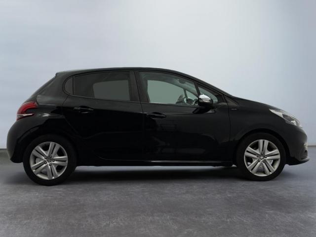 Peugeot 208 image 2