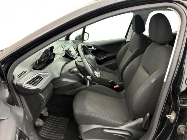 Peugeot 208 image 5