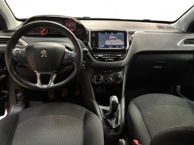 Peugeot 208 image 7