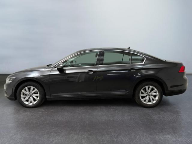Volkswagen Passat image 9