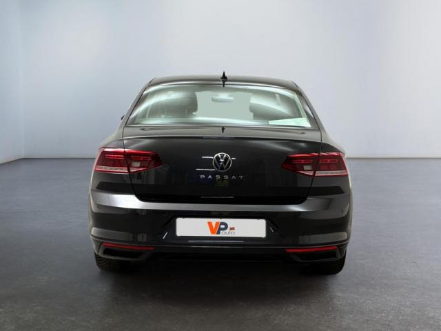 Volkswagen Passat image 8