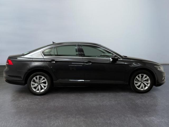 Volkswagen Passat image 2