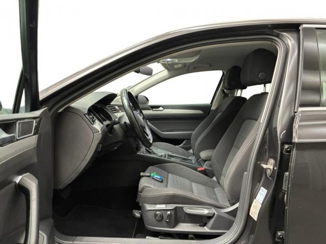 Volkswagen Passat image 3