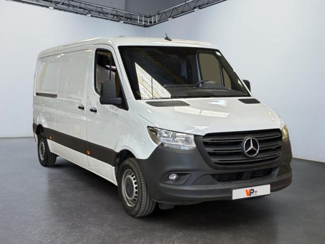 Mercedes Benz Sprinter image 2