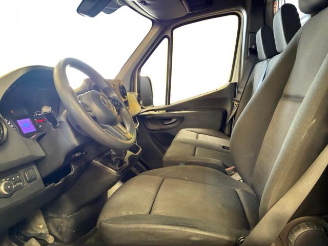 Mercedes Benz Sprinter image 3
