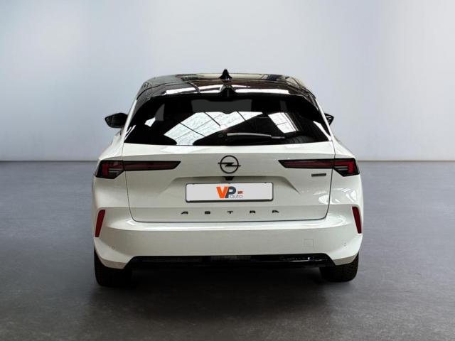 Opel Astra Sports Tourer image 8