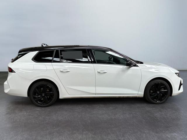 Opel Astra Sports Tourer image 6