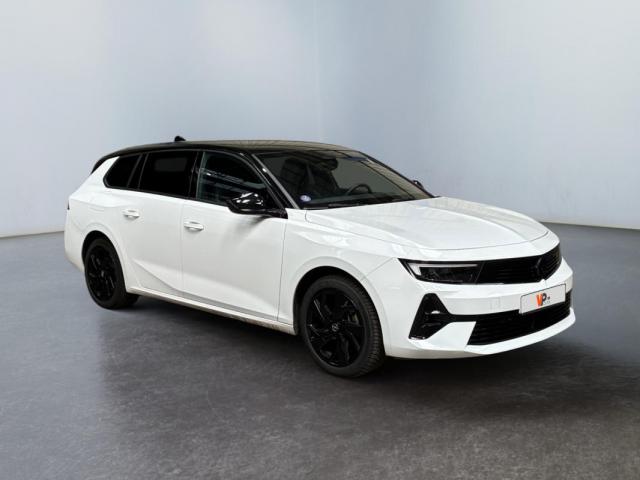 Opel Astra Sports Tourer image 4
