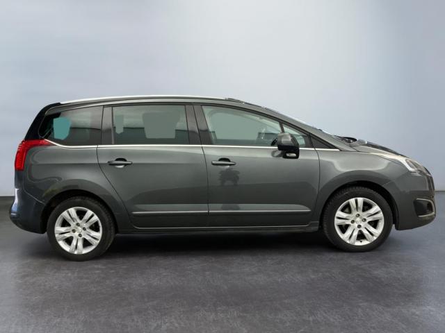 Peugeot 5008 image 1