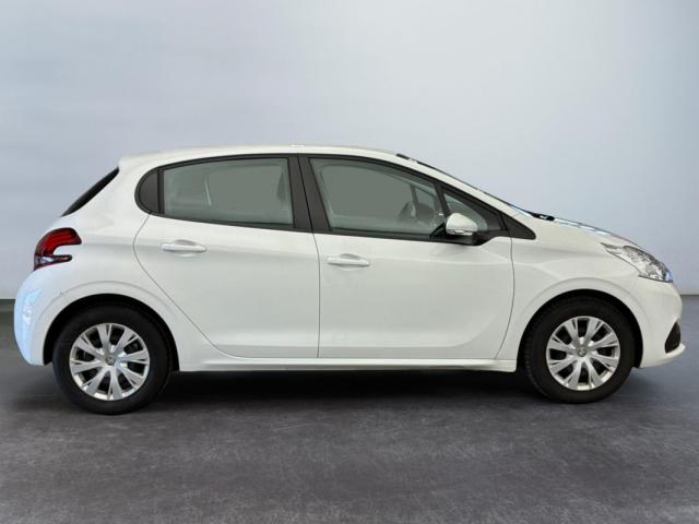 Peugeot 208 image 1