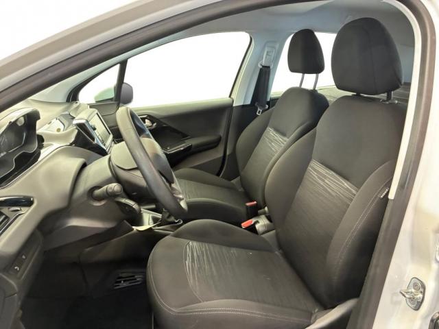 Peugeot 208 image 7