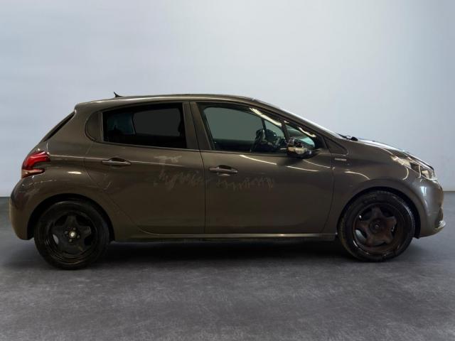 Peugeot 208 image 5