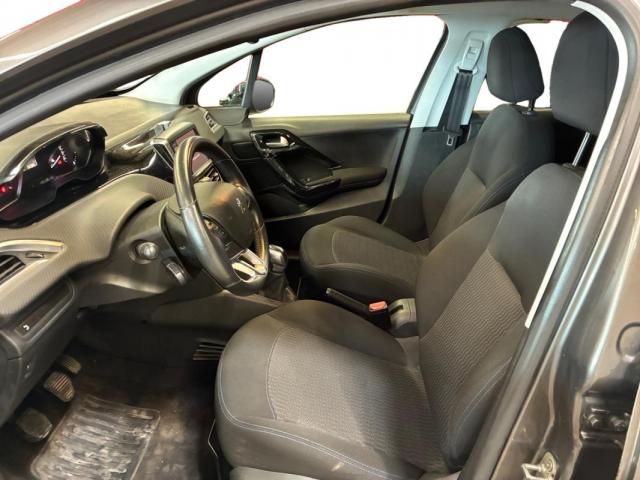 Peugeot 208 image 8