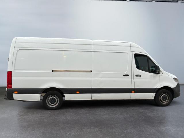 Mercedes Benz Sprinter image 3
