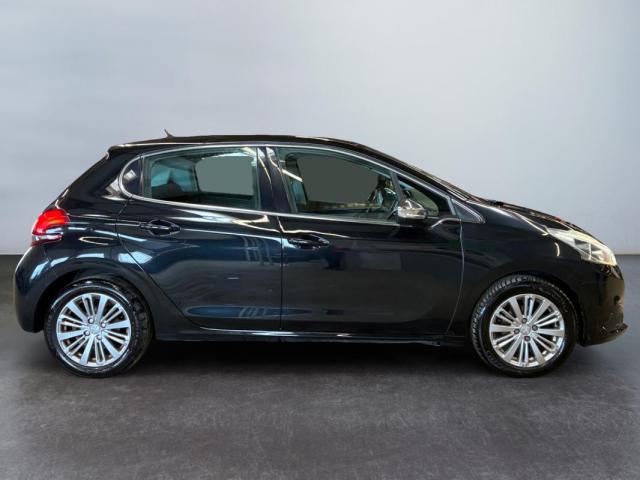 Peugeot 208 image 2