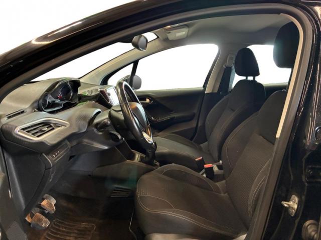 Peugeot 208 image 8