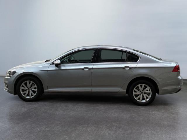 Volkswagen Passat image 6