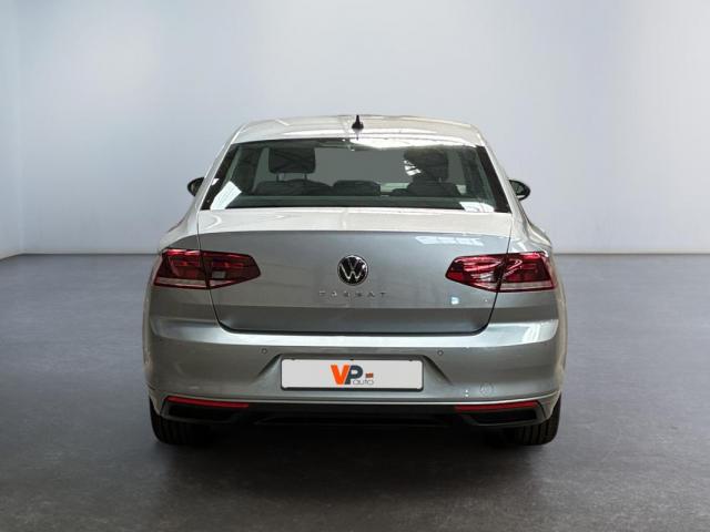 Volkswagen Passat image 7