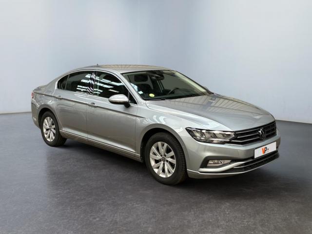 Volkswagen Passat image 9