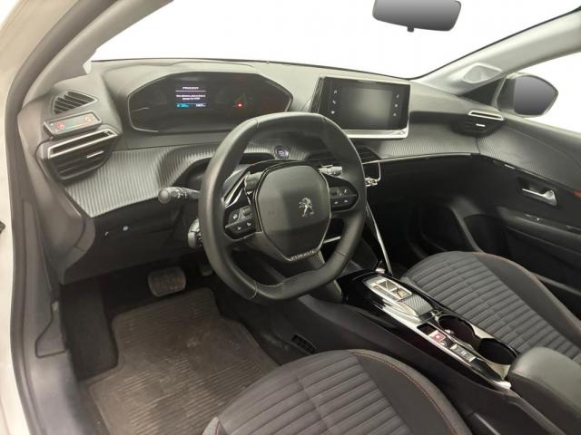 Peugeot 208 image 8