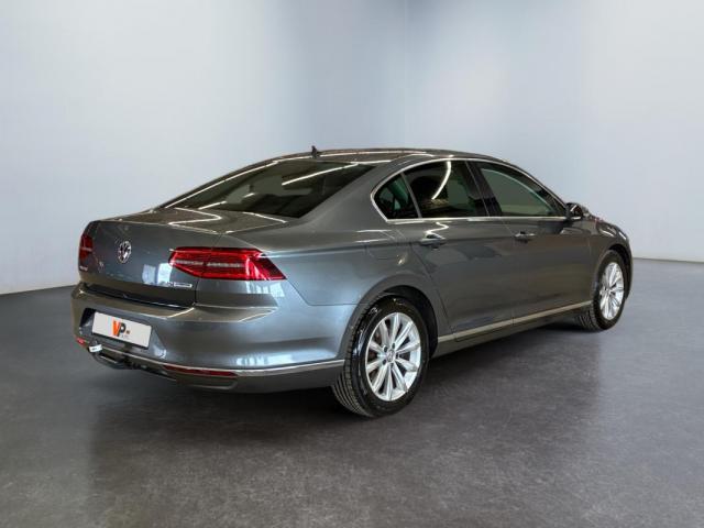 Volkswagen Passat image 8